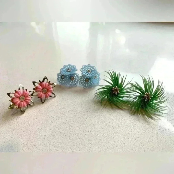 VINTAGE 50s Costume Screw Back and Clip On Earrings - Picture 2 of 6